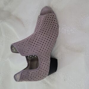 Lori Goldstein Diamond Cut Peep Toe Bootie  Size  8 1/2  Liliac